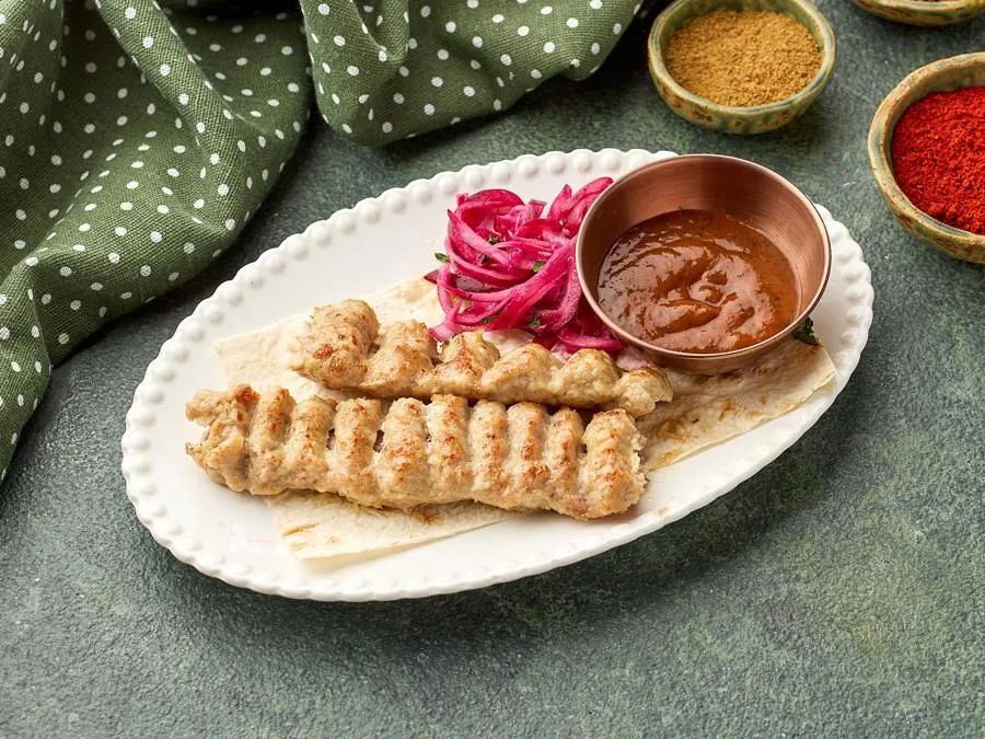 Кебаб из курицы с томатным соусом